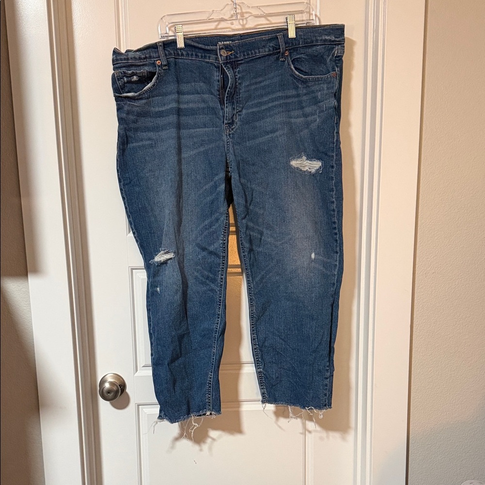 Old Navy Cropped Jeans in Medium Blue